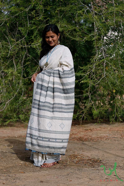Khamir Traditional Kutchi White Handwoven Manjari Kala Cotton Saree